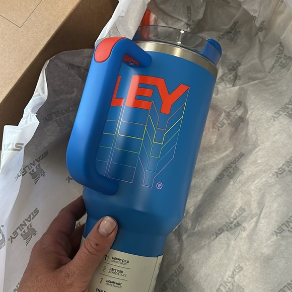 NIB Stanley Blue and Red Quencher h2.0 flow state Tumbler40 oz azure reverb - Picture 5 of 9